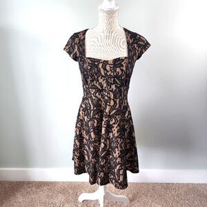 HEART SOUL WOMEN'S LACE OPEN BACK DRESS SIZE MEDIUM